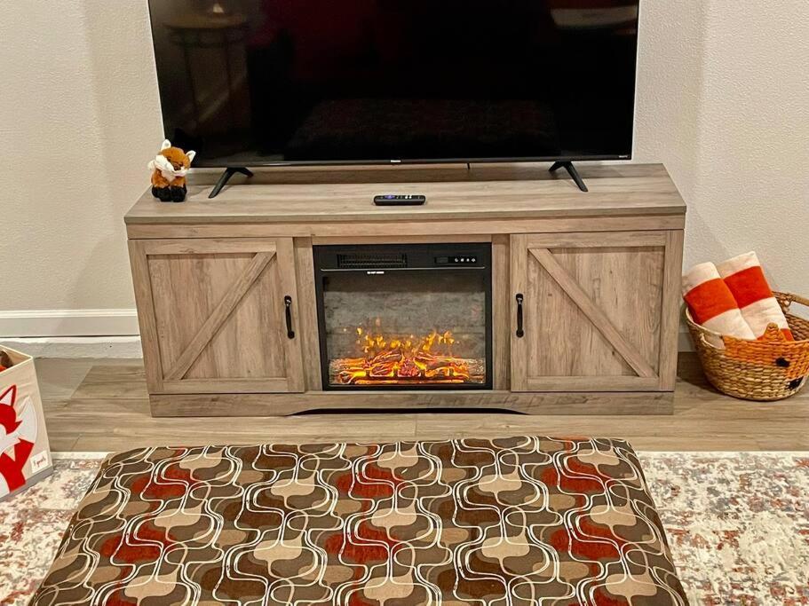 Foxs Den Hot Tub Bbq Queen Bed Sleeps 2 Ahwahnee