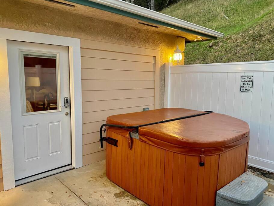 Foxs Den Hot Tub Bbq Queen Bed Sleeps 2 Casa de férias Ahwahnee